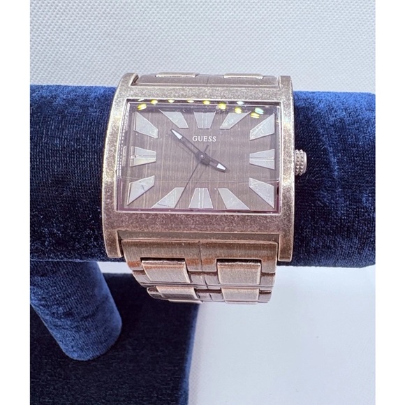 Guess Men’s Distressed Silver Tone Square Face Watch 2.5” Wide Bracelet 8” ** - Picture 1 of 7